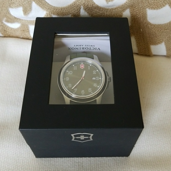 Victorinox Other - Victorinox Swiss Army Watch Green